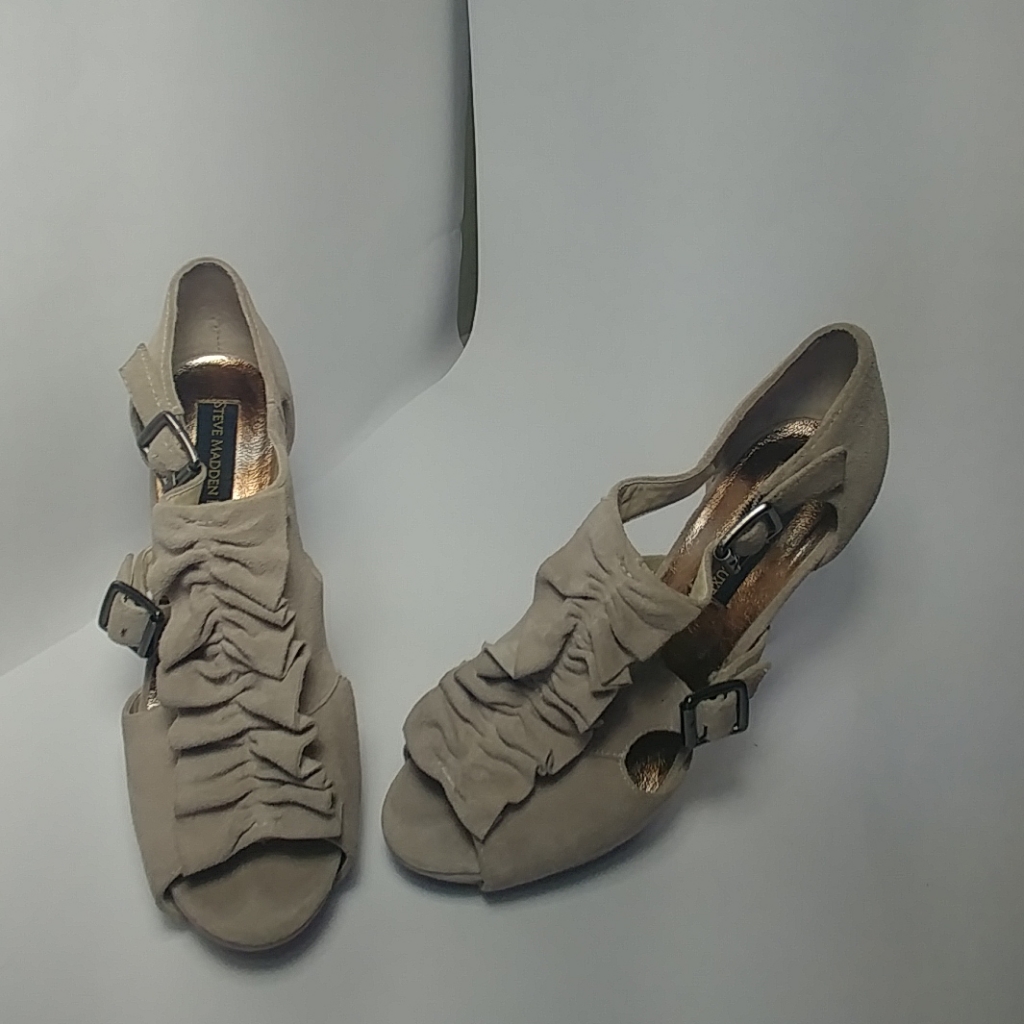Steve Madden Luxe L-Swing Size 8
